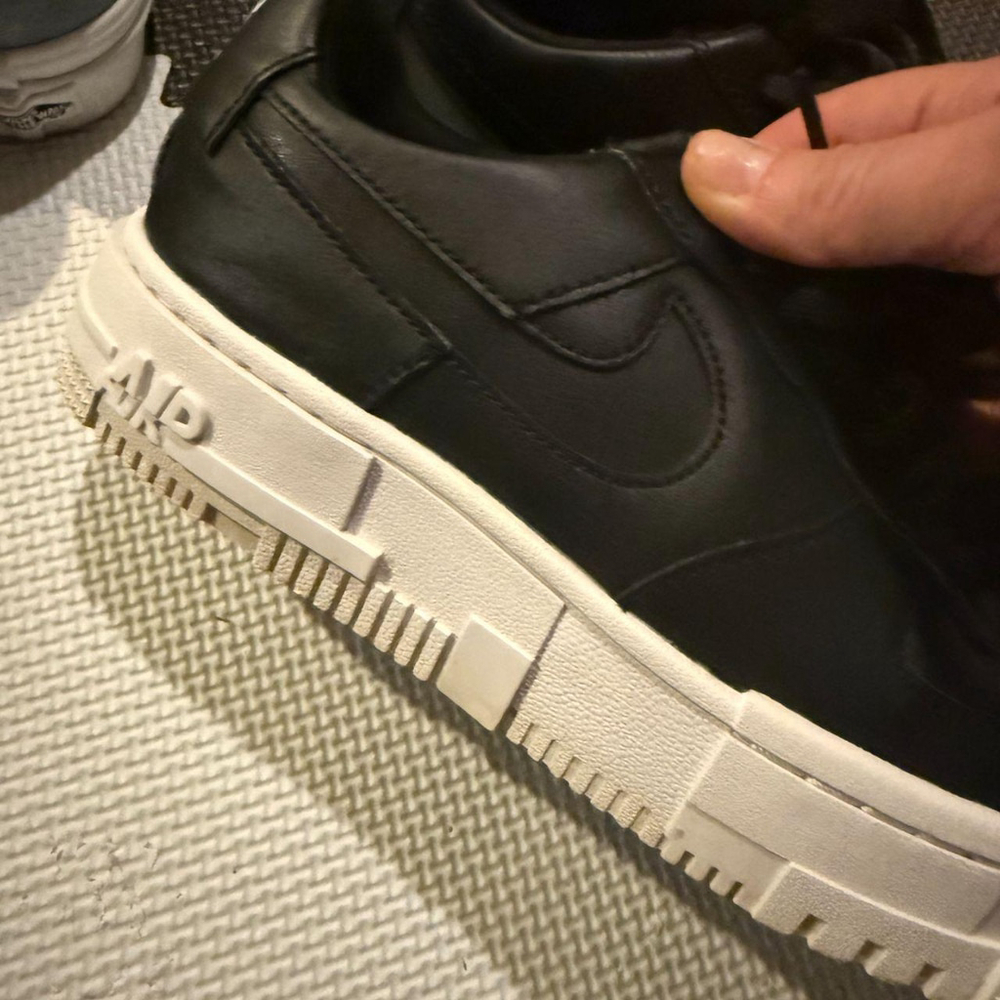 Nike Air Force 1 Pixel

size 6